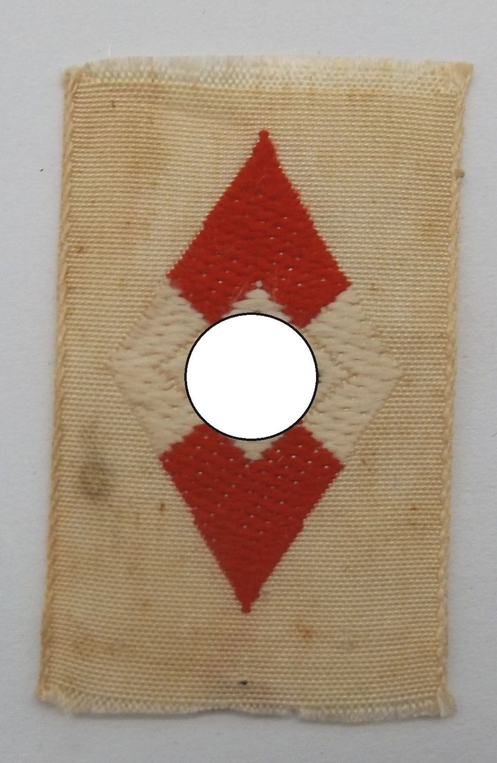 HJ: Raute, Stoffabzeichen, für das Schiffchen, Maße der Raute ca. 2,5 x 1,5 cm.