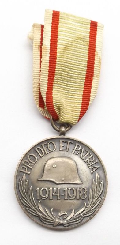 Österreich / Ungarn: Weltkriegs Erinnerungsmedaille 1914-1918, am Band.
