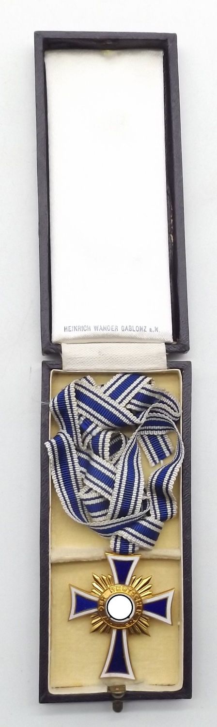 Mutterkreuz in Gold, 1. Stufe, am langen Band,  im Etui mit Hersteller Heinrich Wander Gablonz a.N., seltener Hersteller!