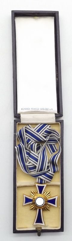 Mutterkreuz in Gold, 1. Stufe, am langen Band,  im Etui mit Hersteller Heinrich Wander Gablonz a.N., seltener Hersteller!