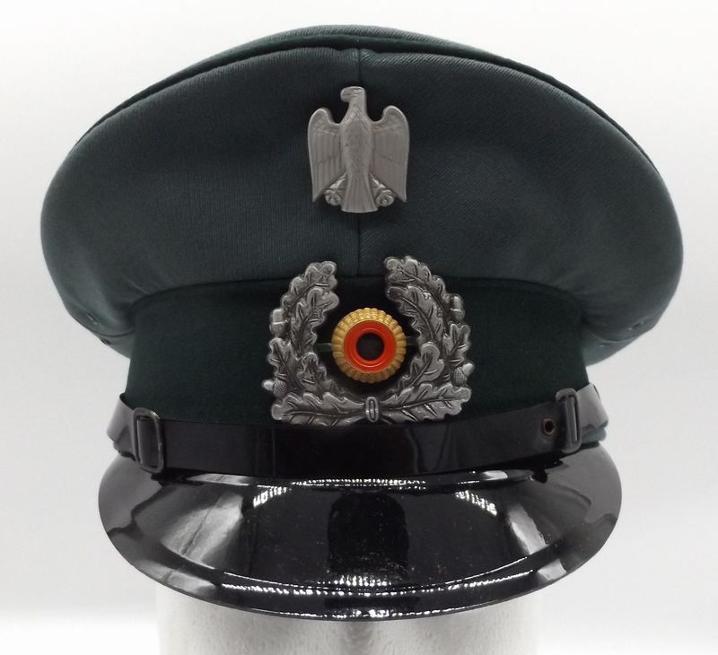 Bundesgrenzschutz (BGS): Schirmmütze für Unterführer und Mannschaften, Innenfutter mit Hersteller Alkero Albert Kempf KG, hergestellt 1963, Größe 55. Bundesgrenzschutz (BGS): Schirmmütze für Unterführer und Mannschaften, Innenfutter mit Hersteller Alkero Albert Kempf KG, hergestellt 1963, Größe 55.