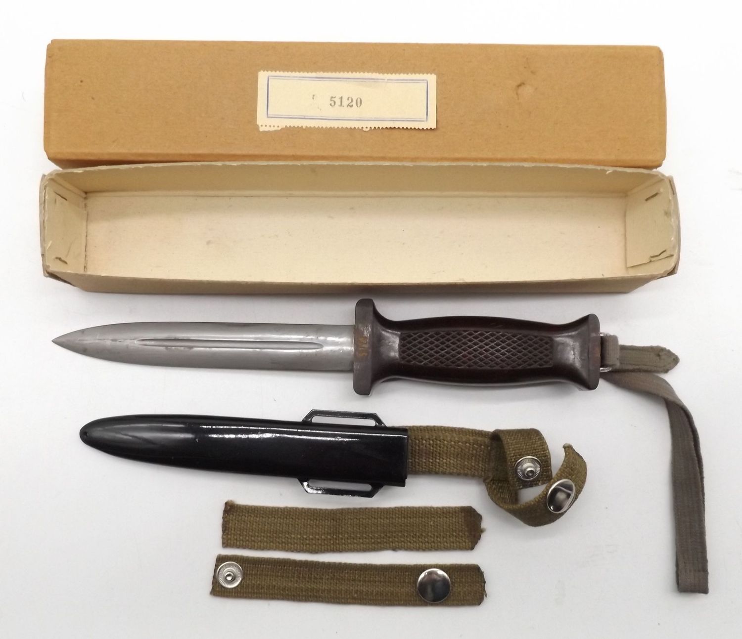 DDR: NVA KM66 500V, Kampfmesser für Fallschirmjäger, Kampfmesser und Verpackung nummerngleich gemarkt "5120".