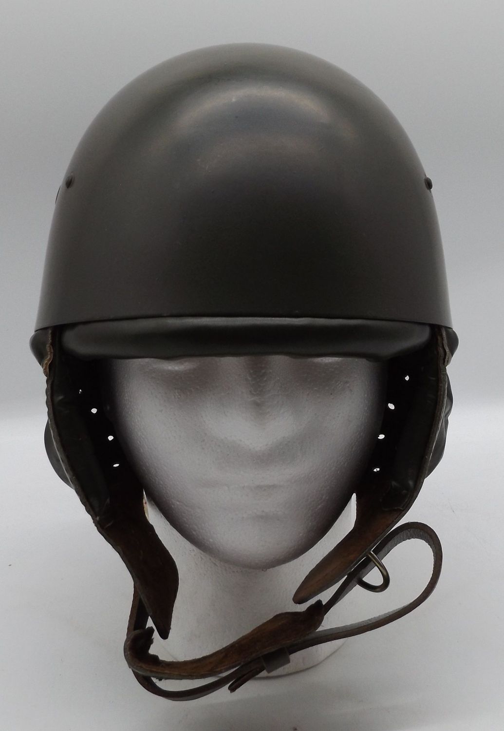 DDR / NVA: Fallschirmjäger Stahlhelm, mit Tarnnetz, mit Hersteller von 1978, Größe 57.