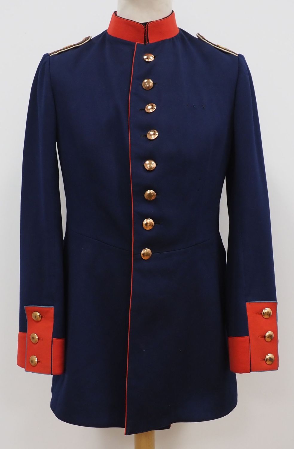 Württemberg: Waffenrock für einen Leutnant im Infanterie-Regiment „Alt-Württemberg“ (3. Württembergisches) Nr. 121, Ludwigsburg.