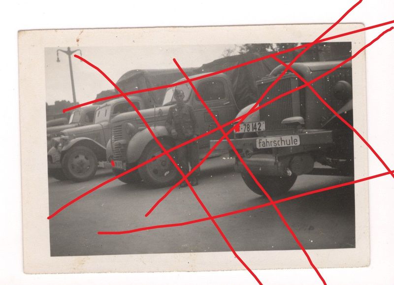 Waffen-SS: LKW Fahrschule, rückseitig Widmung Oktober 1944, Größe ca. 94x66 mm, C64. Waffen-SS: LKW Fahrschule, rückseitig Widmung Oktober 1944, Größe ca. 94x66 mm, C64.
