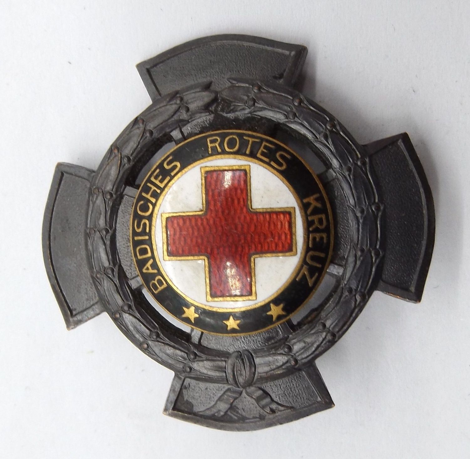 Baden: Ehrenzeichen Landesverein Badisches Rotes Kreuz in Bronze, Hersteller Houriet u. Wanner, Pforzheim, an Nadel.