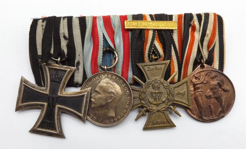 Hessen: 4-er Ordensschnalle. EK2 1914, Hessen Tapferkeitsmedaille, Flandernkreuz mit Gefechtsspange Flandernschlacht 1917, Ehrendenkmünze.