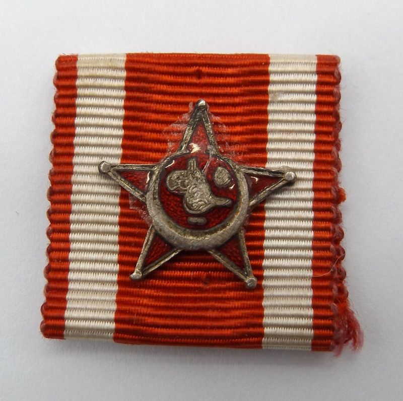 Türkei: Eiserner Halbmond - Stern von Gallipoli, Bandschnallenauflage, auf Band geklebt.