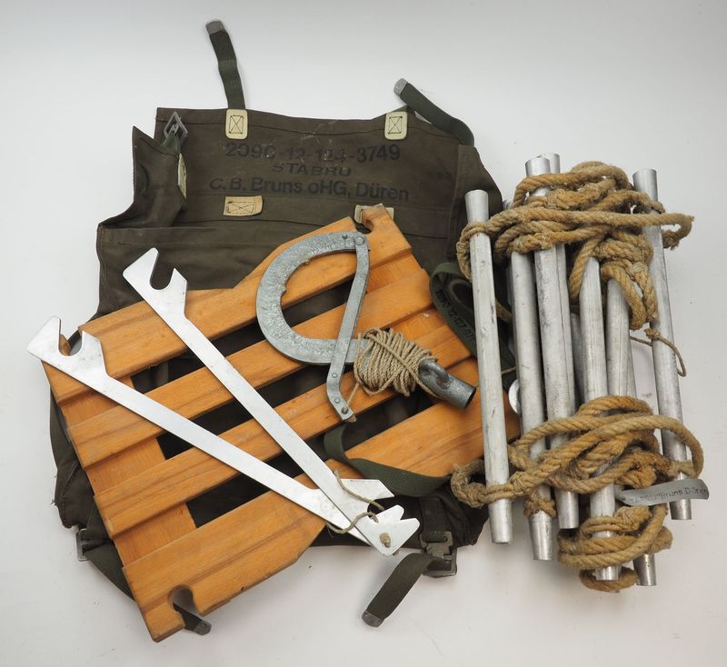 Bundeswehr: Steck-Strickleiter " Stabru" DBP. Type SA-M, 6m lang, Hersteller C. B. Bruns oHG, Düren.