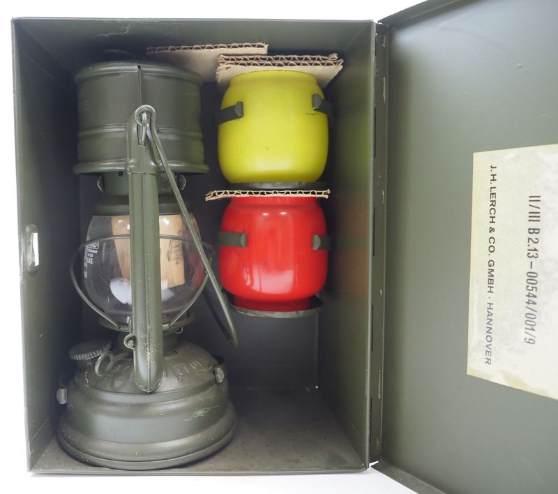 Bundeswehr: Feuerhand 276, Petroleumlaterne, mit Wechselgläsern, im Kasten.