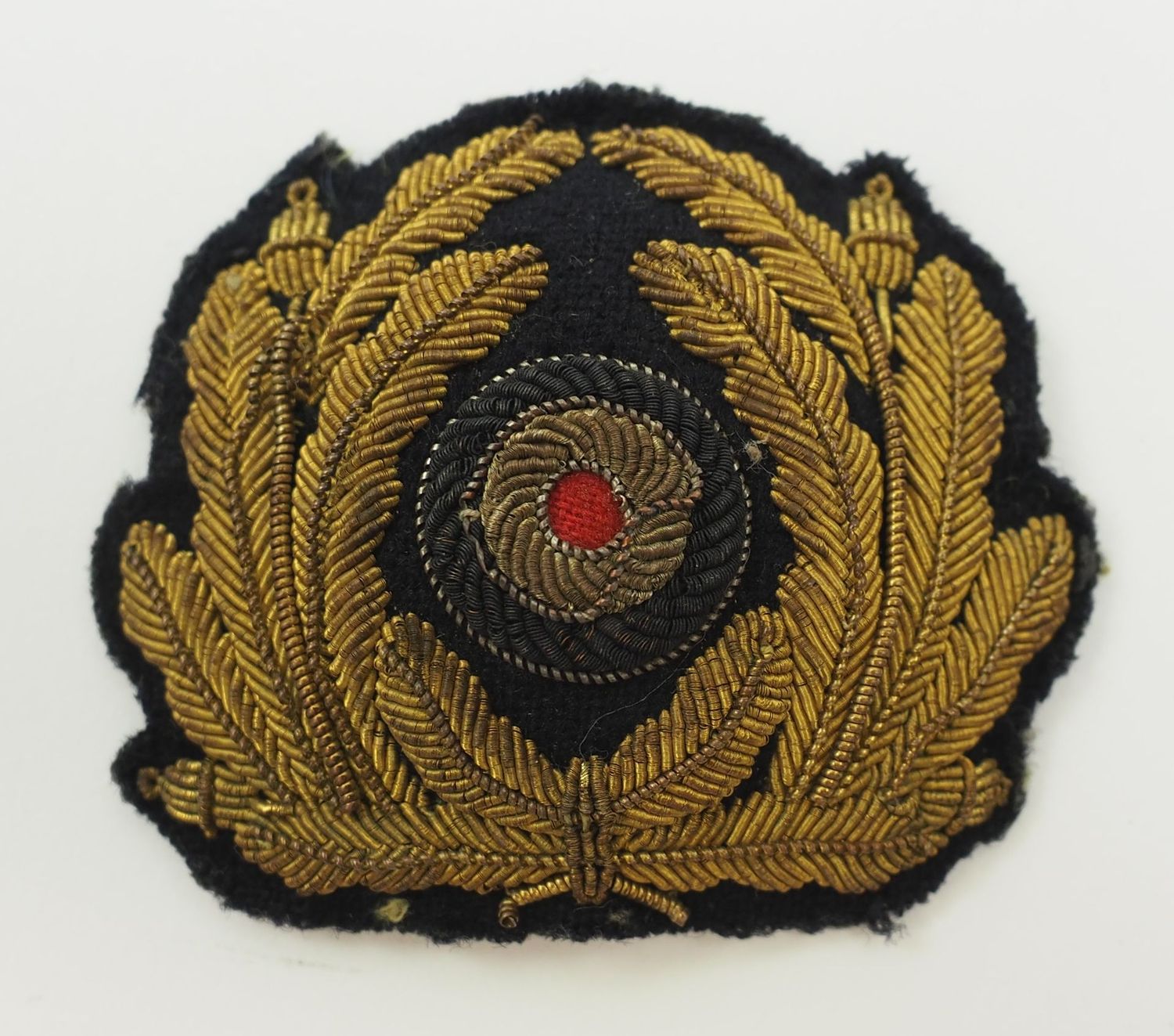 Kriegsmarine: Eichenlaubkranz für die Offiziersschirmmütze.