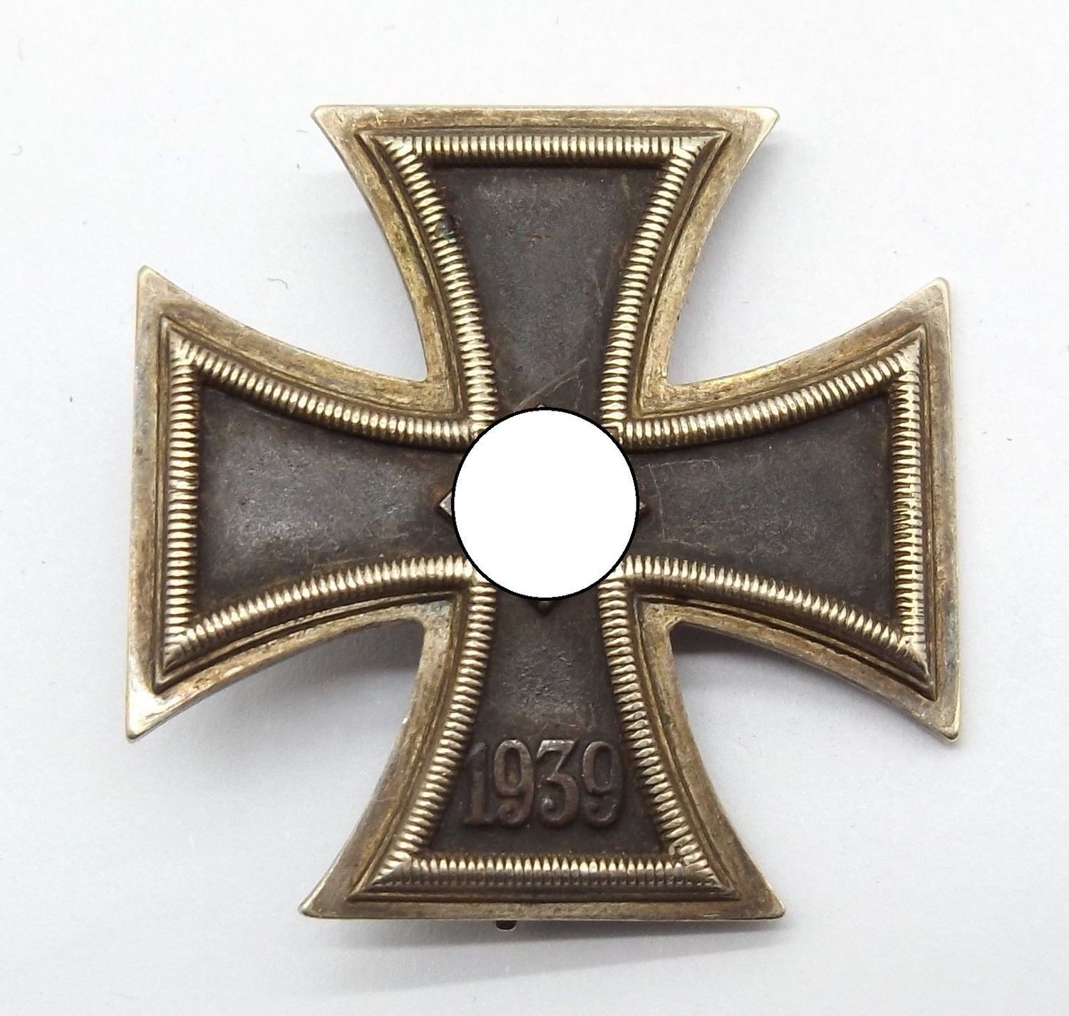 Eisernes Kreuz, EK 1. Klasse 1939, unmarkiertes Stück vom Hersteller 65 , Klein & Quenzer, Oberstein.