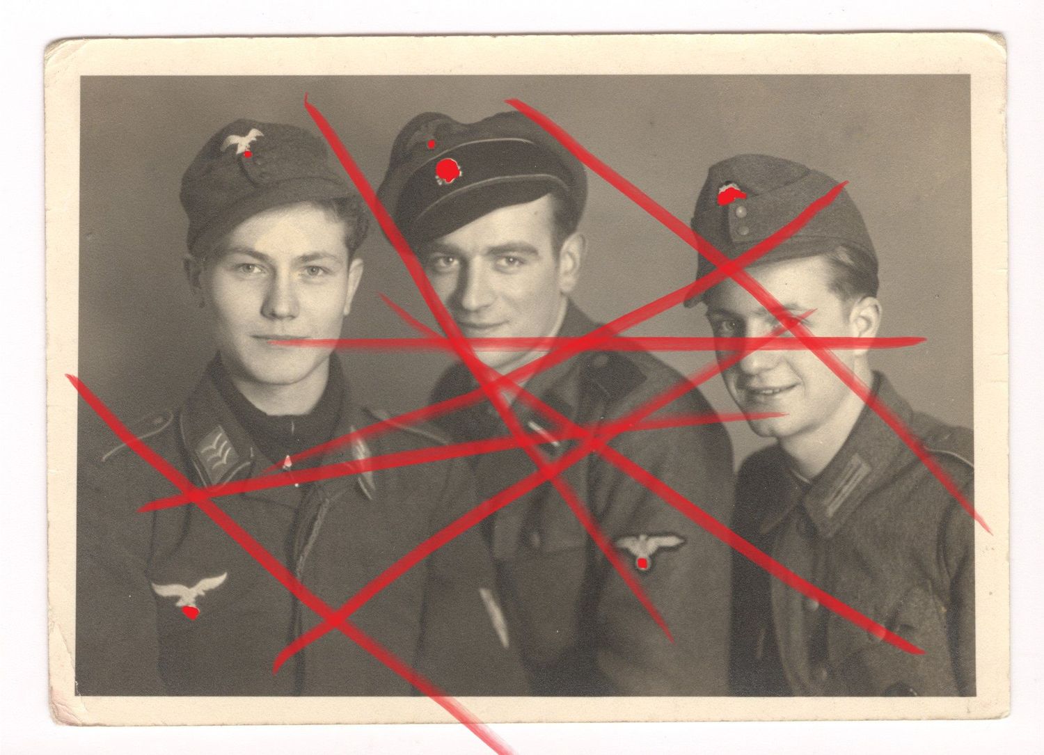 Waffen-SS / SS Polizeidivision: Portraitfoto 3 Brüder, PK-Größe, C67.