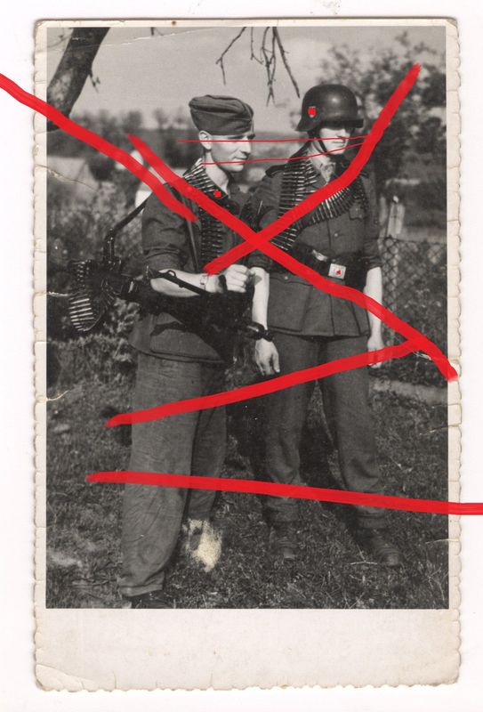 Waffen-SS: Portraitfoto 2 Soldaten mit MG42 und Patronengurte, PK-Größe, C68.