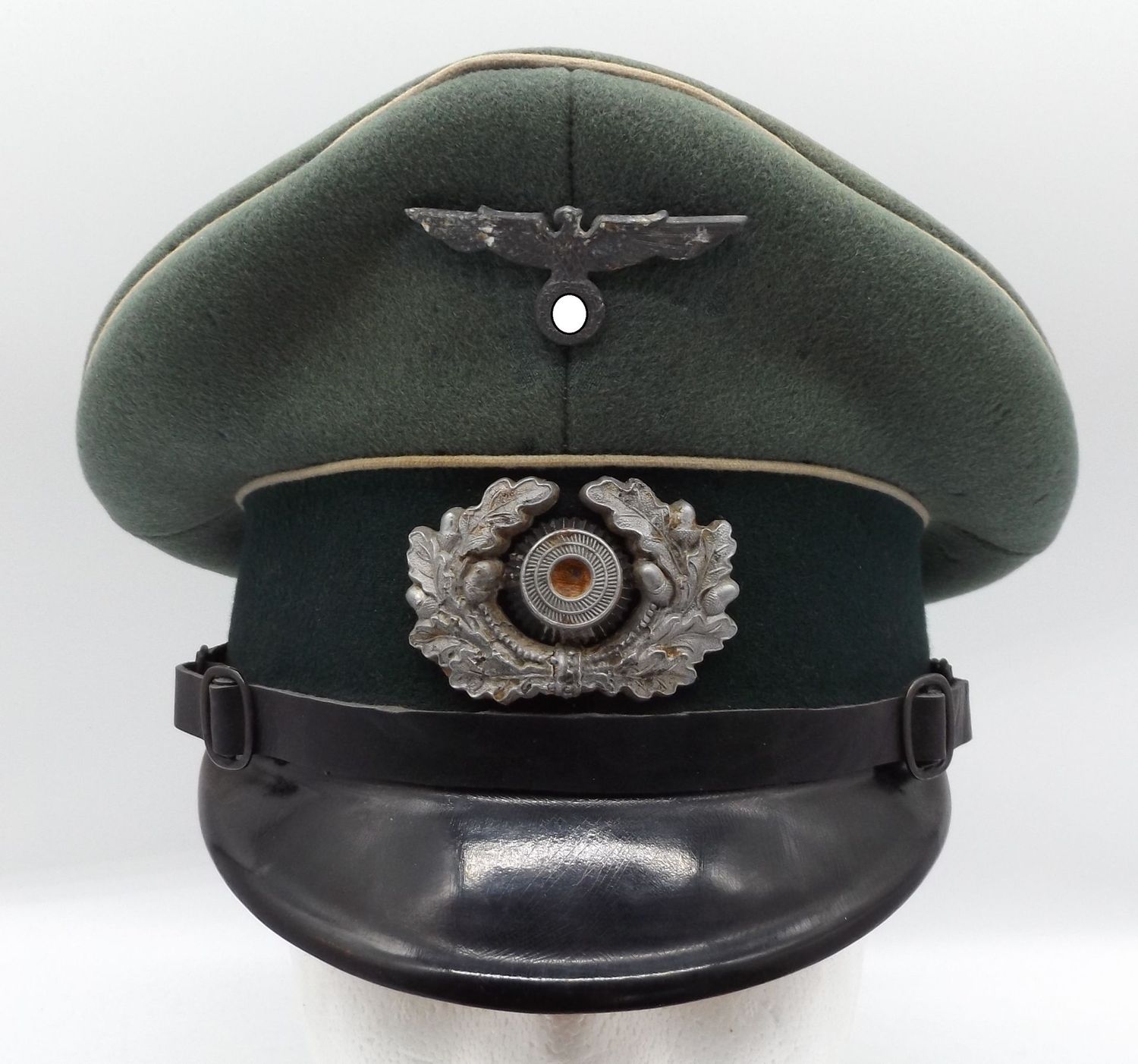 Wehrmacht: Schirmmütze für Unteroffiziere und Mannschaften der Infanterie, Cellon-Trapez mit Hersteller Peküro, Trägernamen.