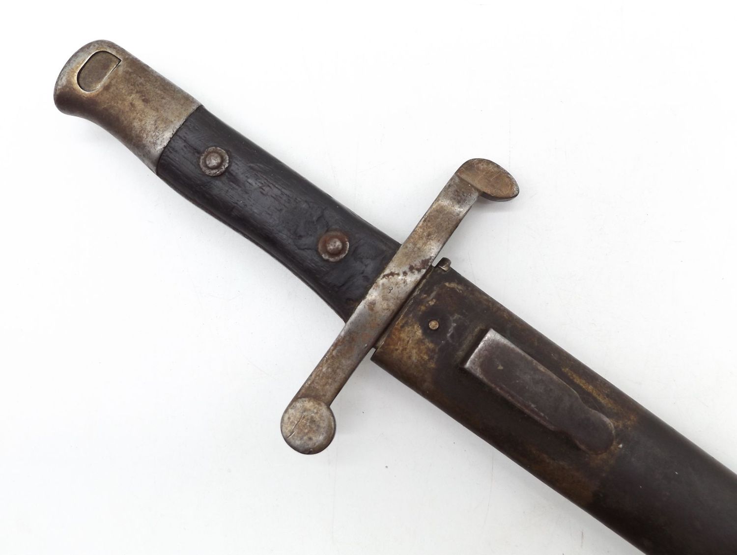 Österreich: Bajonett für Steyr Kropachek 1886  – Herstellermarkierung kaum noch lesebar, in Scheide.