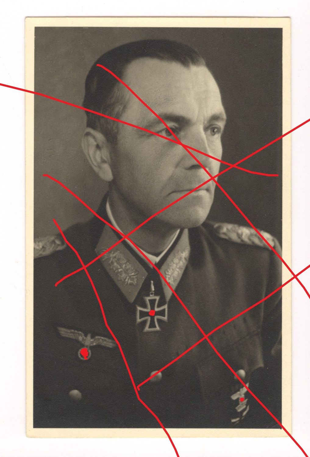 Wehrmacht: Portraitfoto Generalfeldmarschall Friedrich Paulus, mit Ritterkreuz, PK-Größe, C70.