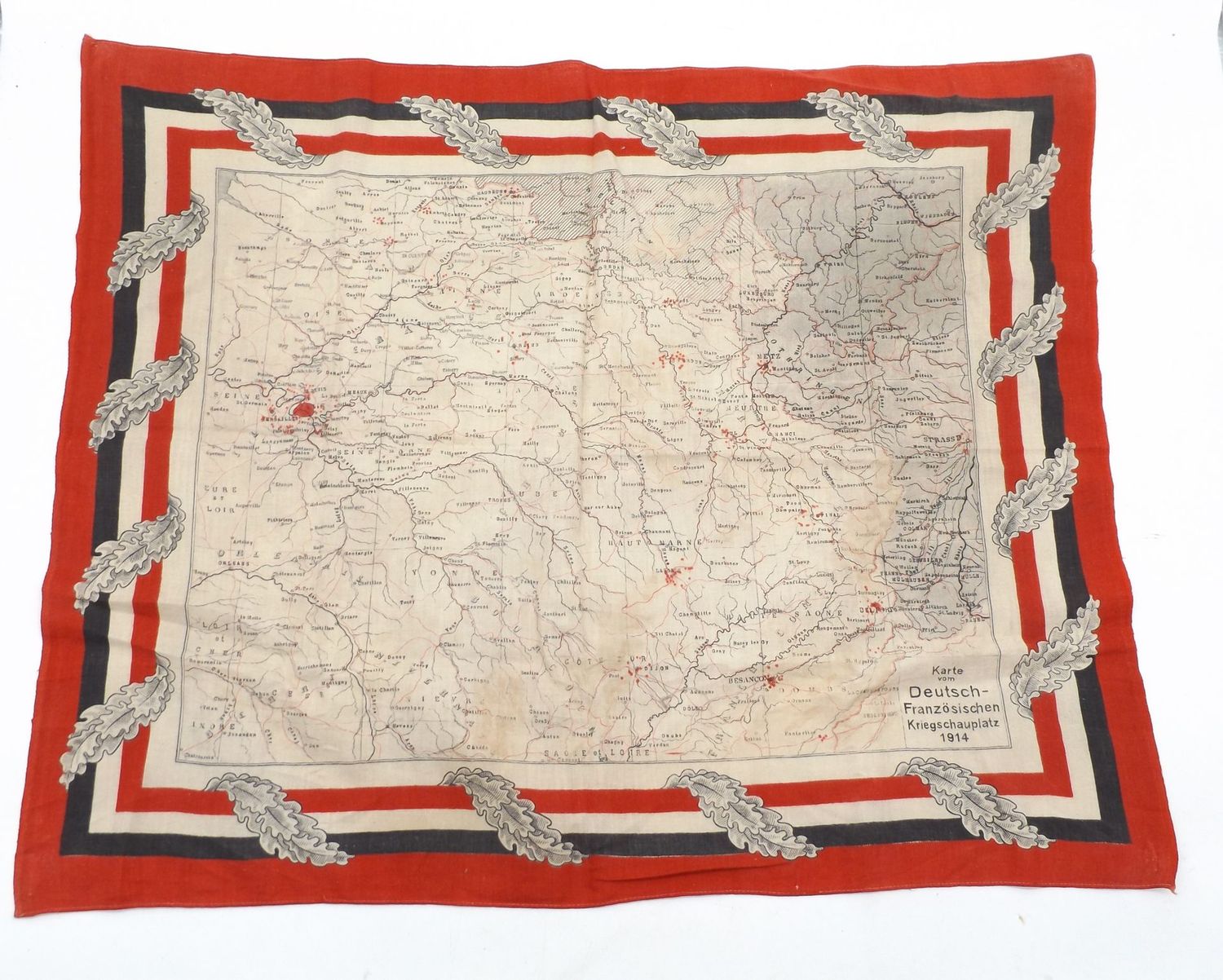Patriotisches Tuch "Karte vom Deutsch-Französischen Kriegsschauplatz 1914", 1. Welktkrieg, Größe ca. 52x63cm.