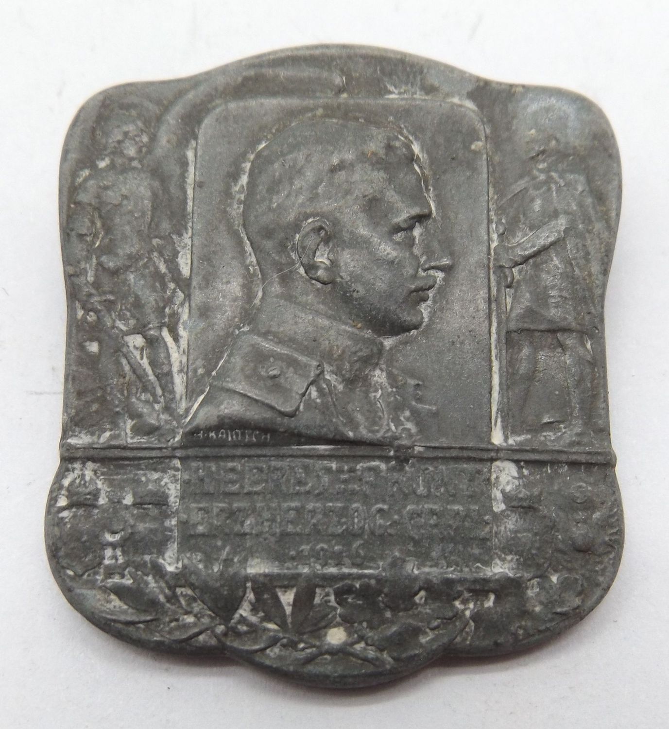 Österreich: K.u.K. Kappenabzeichen Heeresfront Erzherzog Carl 1916, Hersteller Winter & Adler, Wien, Nadel fehlt.