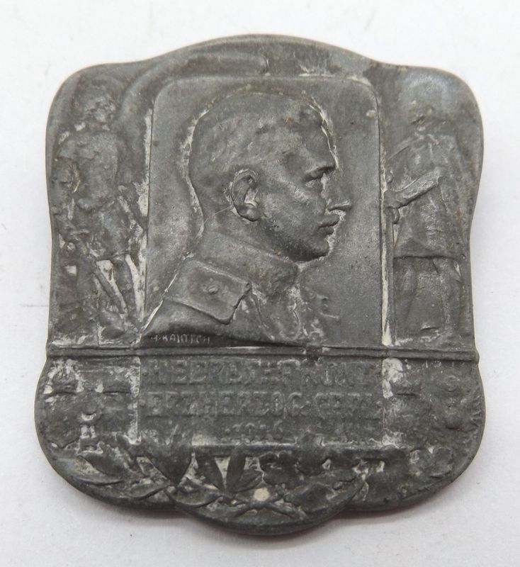 Österreich: K.u.K. Kappenabzeichen Heeresfront Erzherzog Carl 1916, Hersteller Winter & Adler, Wien, Nadel fehlt.