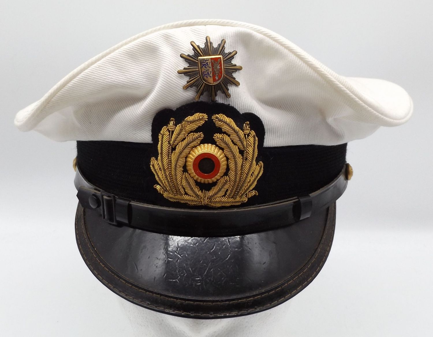 BRD: Schirmmütze für Unteroffiziere der Wasserschutzpolizei / BGS Schleswig-Holstein, Hersteller PEKÜRO, Größe 55.