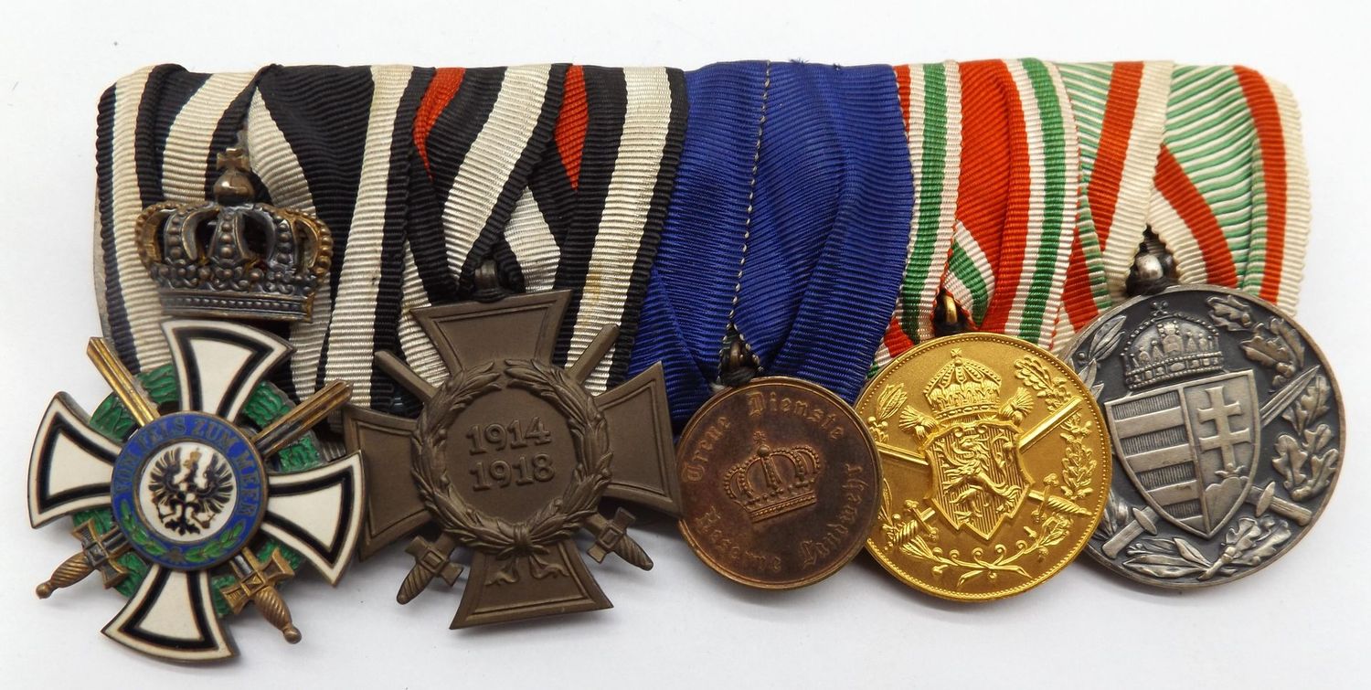Preussen: 5-er Ordensschnalle. Hausorden von Hohenzollern, Ritterkreuz mit Schwertern, W 938 gepunzt, Ehrenkreuz für Frontkämpfer, Landwehr Dienstauszeichnung, 2. Klasse, 2x Bulgarien Medaille.