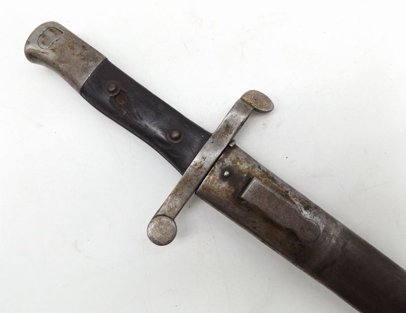 Österreich: Bajonett für Steyr Kropachek 1886  – Herstellermarkierung kaum noch lesebar, Herstellungsjahr 1886, in Scheide.