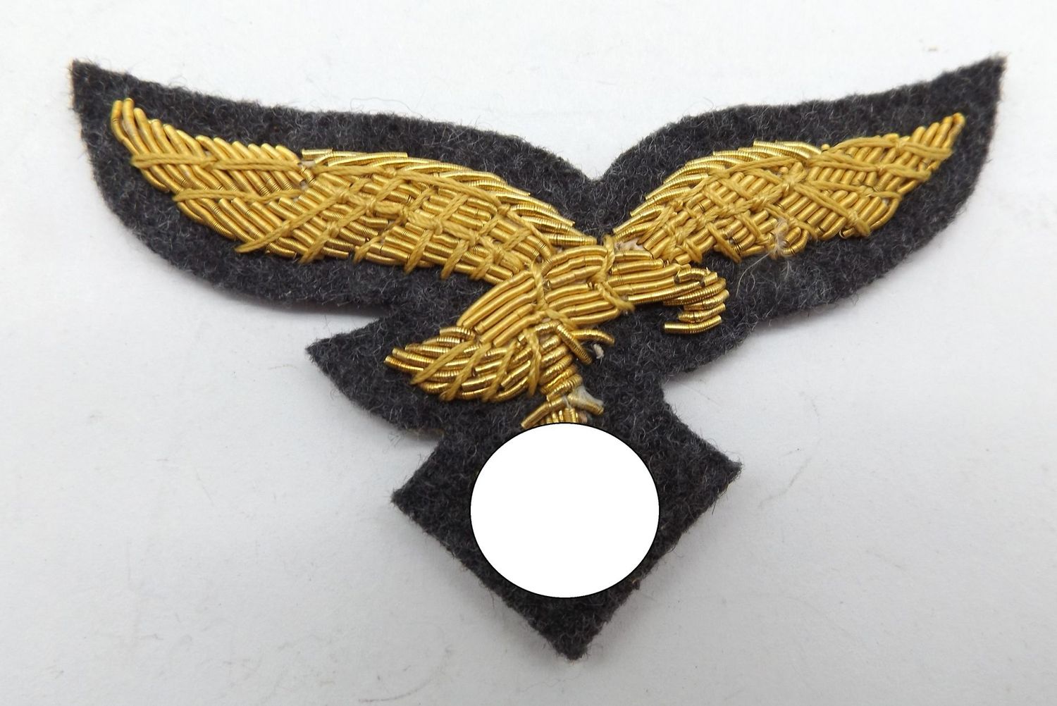 Luftwaffe: Mützenadler General, goldener Metallfaden, handgestickt, Breite ca. 7,3 cm.