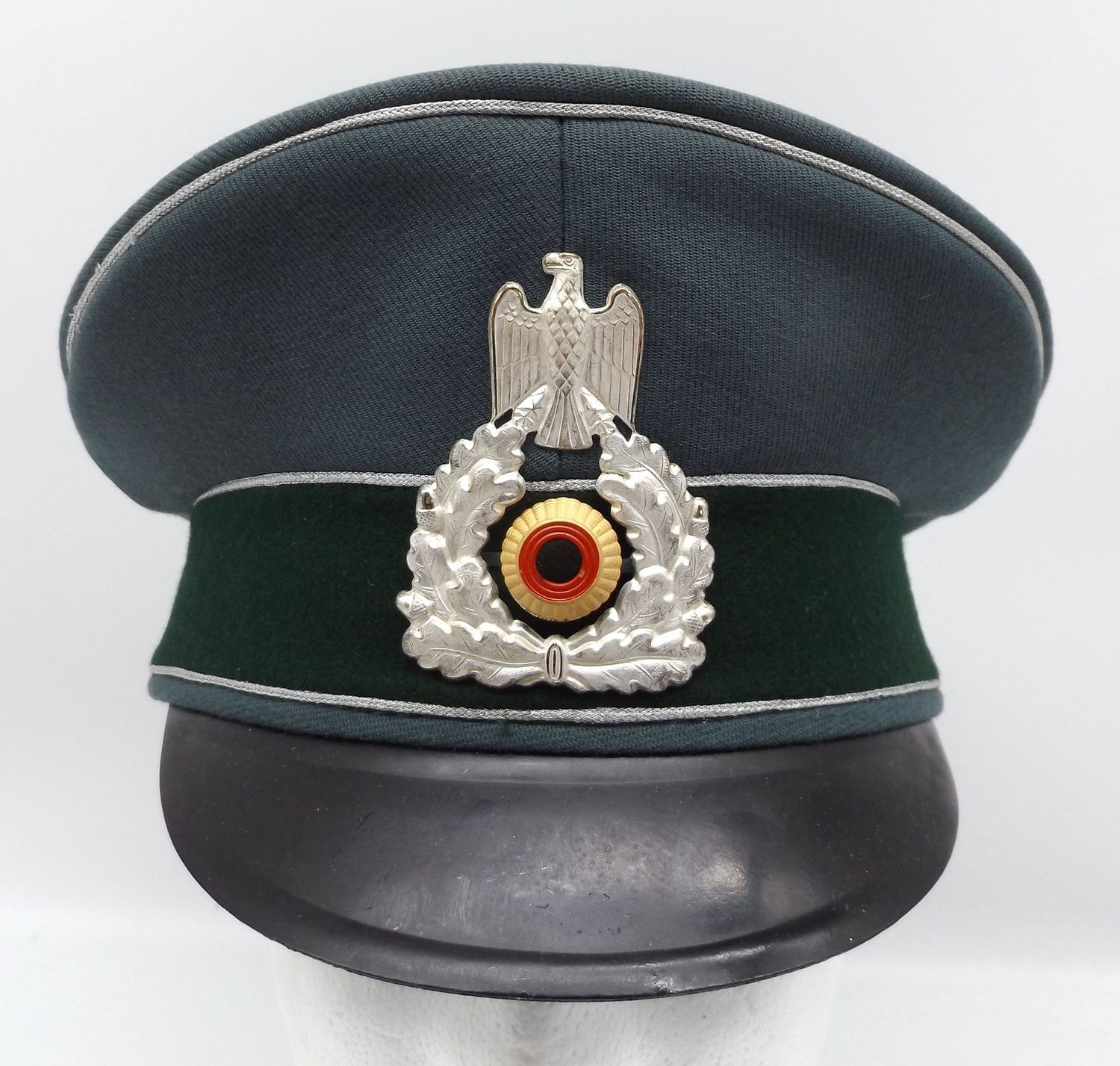 BRD: Schirmmütze für Offiziere im Bundesgrenzschutz, frühes Stück mit einteiligem Emblem, Größe 59.