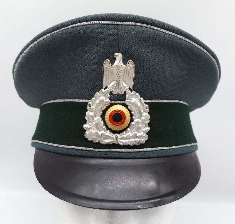 BRD: Schirmmütze für Offiziere im Bundesgrenzschutz, frühes Stück mit einteiligem Emblem, Größe 59.