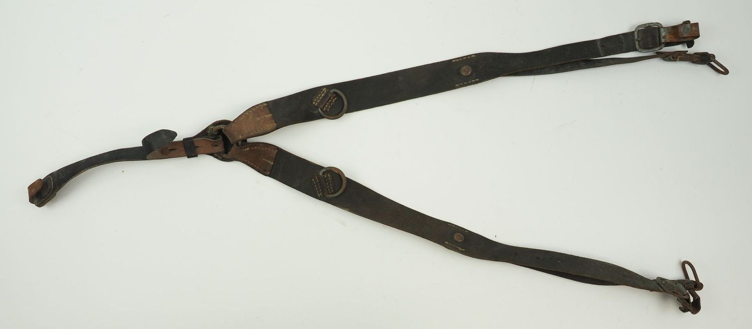 Wehrmacht: Y-Riemen, Herstellerstempel gjl für die Firma Landeslieferungsgenossenschaft des Sattler, Tapezierer- u. Polsterer-Handwerks ( Lago ) e.G.m.b.H., Wuppertal-Barmen.