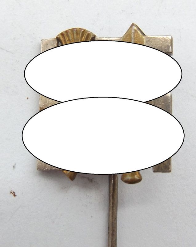 3. Reich: Mitgliedsnadel Reichsnährstand, rückseitig gepunzt GES. GESCH. und Hersteller Deschler, Münschen, Maß ca. 16 x 19 mm.