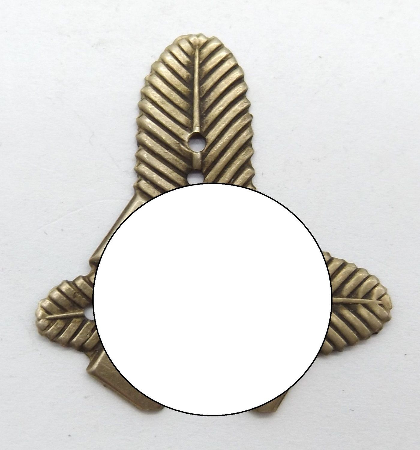 Polen: Mützenabzeichen der Podhale-Schützen / Gebirgsjäger, Goralenkreuz, Ausführung bis 1945, hohl geprägt, Maße ca. 33 x 35 mm.
