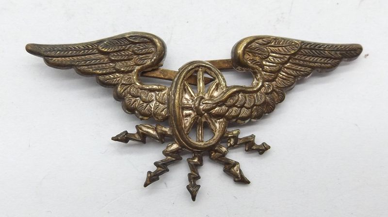 Deutsches Reich: Mützenabzeichen für Mitarbeiter der Strassenbahn, Maße ca. 53 x 26 mm.