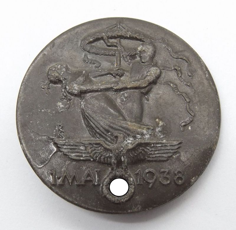 3. Reich: Treffabzeichen 1.Mai 1938, Tag der Arbeit, Hersteller Schneider Paderborn.