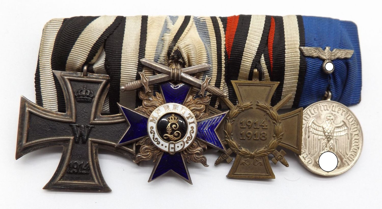 Bayern: 4-er Ordensschnalle mit Militär-Verdienstorden (MVO), 4. Klasse mit Schwertern.