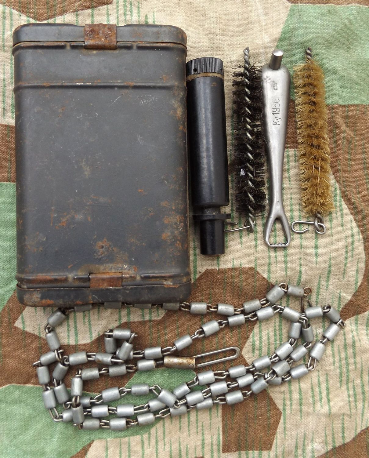 Wehrmacht: Reinigungsgerät RG34 für K98, mit Hersteller Ky 1940 und WaA-Abnahme, Originallack, .
