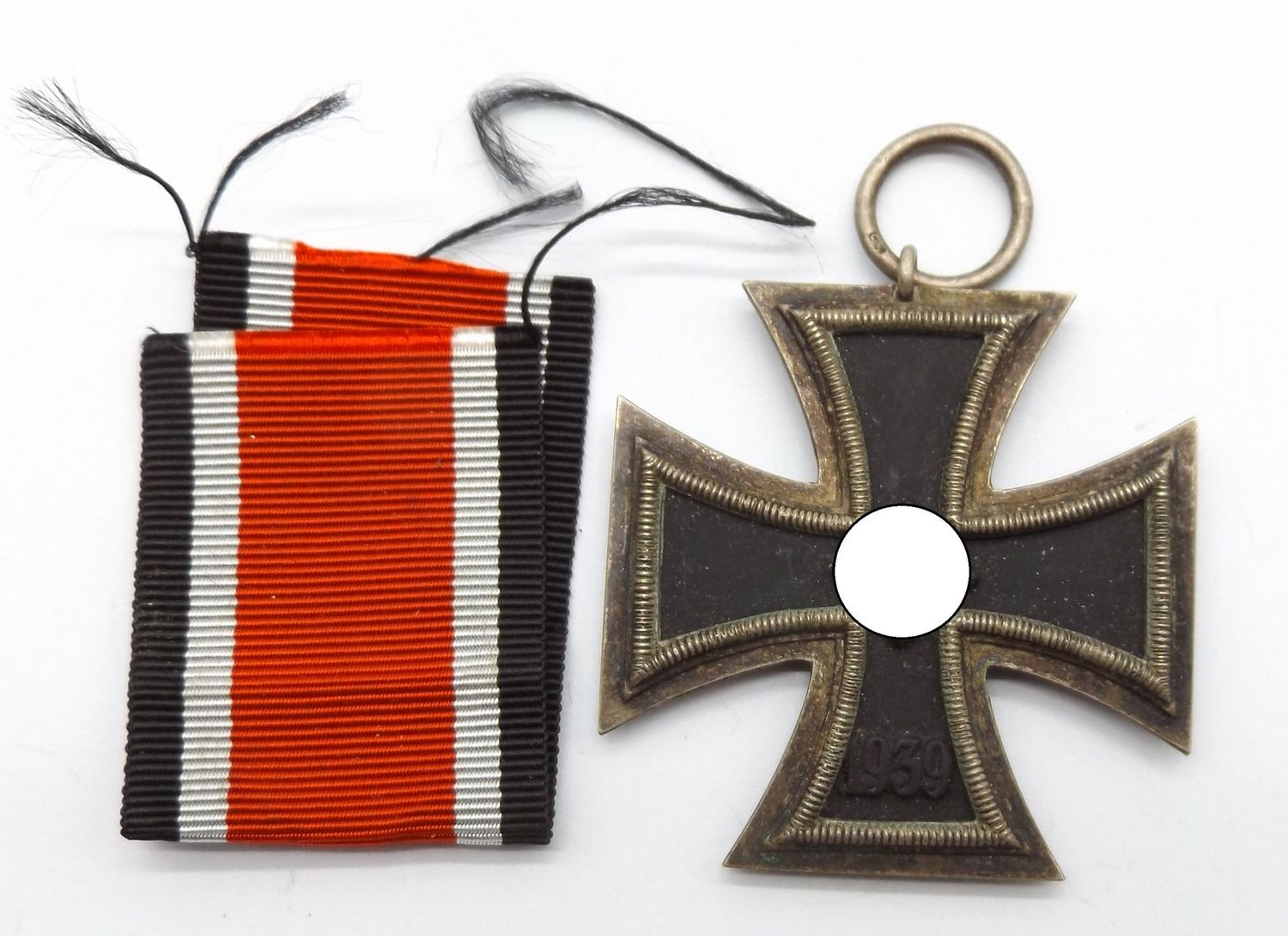 Eisernes Kreuz, EK 2. Klasse 1939, im Bandring Herstellerpunze 55 für die Firma Hammer & Söhne, Geringswalde, mit Band.