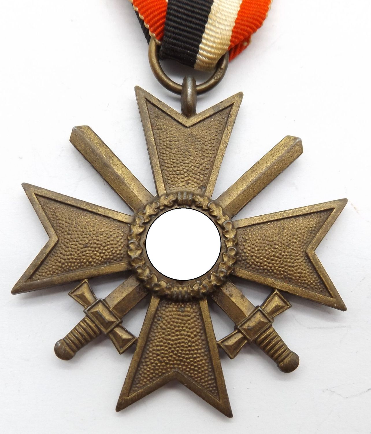 Kriegsverdienstkreuz KVK 2. Klasse mit Schwertern, Hersteller 110 für die Firma Otto Zappe, Gablonz, mit Band.