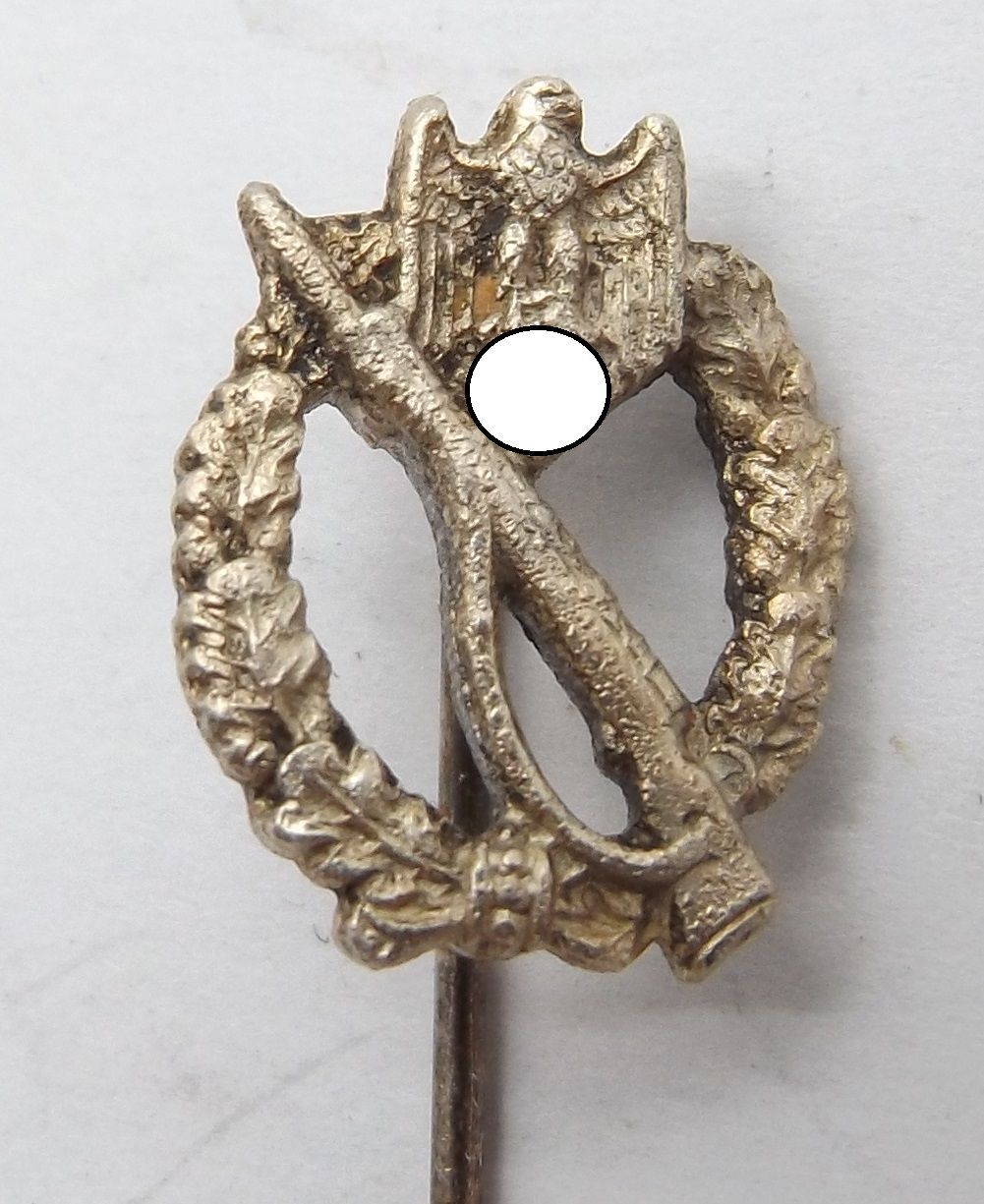 Wehrmacht: Infanteriesturmabzeichen 16 mm Miniatur, an Nadel.