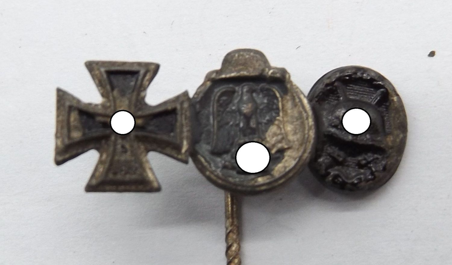 Wehrmacht: Miniatur-Nadel, EK2, WiO, VWA Schwarz, Maße ca. 25 x 10 mm.