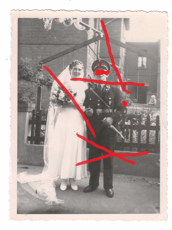 Allgemeine SS: Foto eines Angehörigen der 4. SS-Reiterstandarte, mit Ärmelabzeichen und Dolch, Größe ca. 11,5 x 8,6 cm, C87. Allgemeine SS: Foto eines Angehörigen der 4. SS-Reiterstandarte, mit Ärmelabzeichen und Dolch, Größe ca. 11,5 x 8,6 cm, C87.