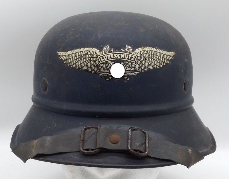 3. Reich: Luftschutz Stahlhelm Gladiator, Emblem vollständig, komplett mit Innenfutter und Kinnriemen.