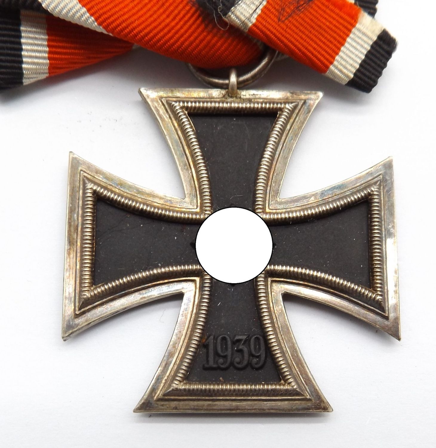 Eisernes Kreuz, EK 2. Klasse 1939, unmarkiertes Stück vom Hersteller 14 , Christian Lauer, Nürnberg, mit Band, seltener Hersteller! Eisernes Kreuz, EK 2. Klasse 1939, unmarkiertes Stück vom Hersteller 14 , Christian Lauer, Nürnberg, mit Band, seltener Hersteller!