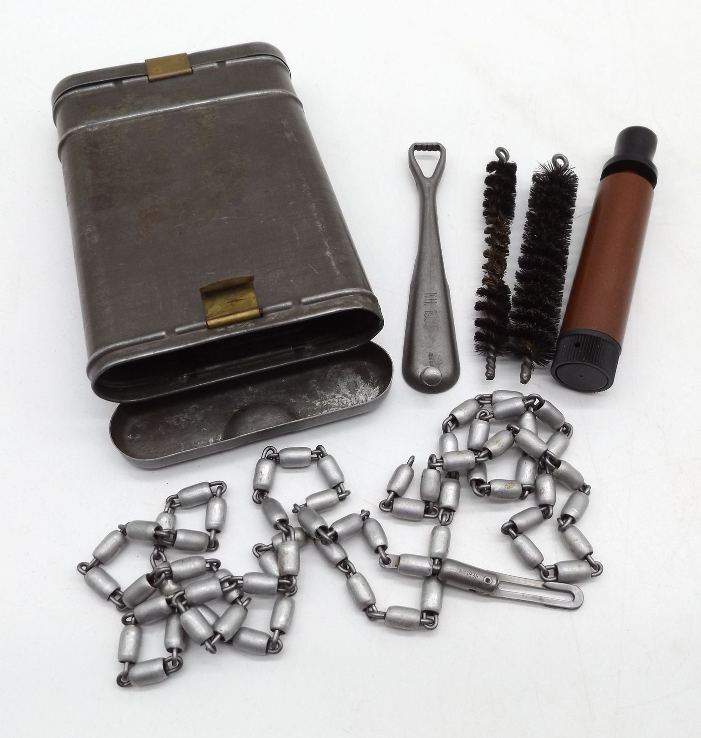 Wehrmacht: Reinigungsgerät RG34 für K98, mit Hersteller KH. 1935 und WaA-Abnahme, alle gemarkten Teile hersteller- und jahresgleich, Originallack.