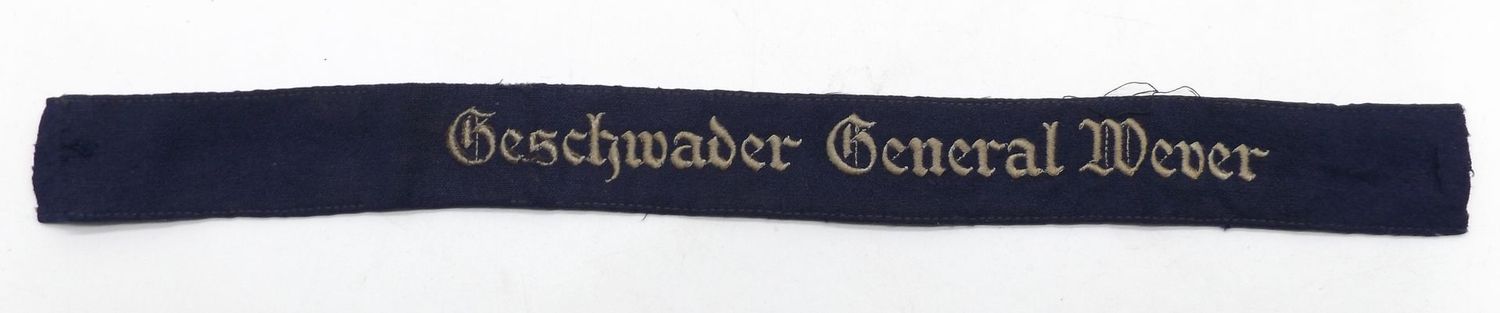 Luftwaffe: Ärmelband Geschwader General Wever, Maße ca. 40 x 3,5 cm, weitere Stücke aus dem Nachlass des Unteroffiziers wie Schirmmütze, Ärmelbänder, Armkompass und Fliegerbrille im Shop zu finden. Luftwaffe: Ärmelband Geschwader General Wever, Maße ca. 40 x 3,5 cm, weitere Stücke aus dem Nachlass des Unteroffiziers wie Schirmmütze, Ärmelbänder, Armkompass und Fliegerbrille im Shop zu finden.