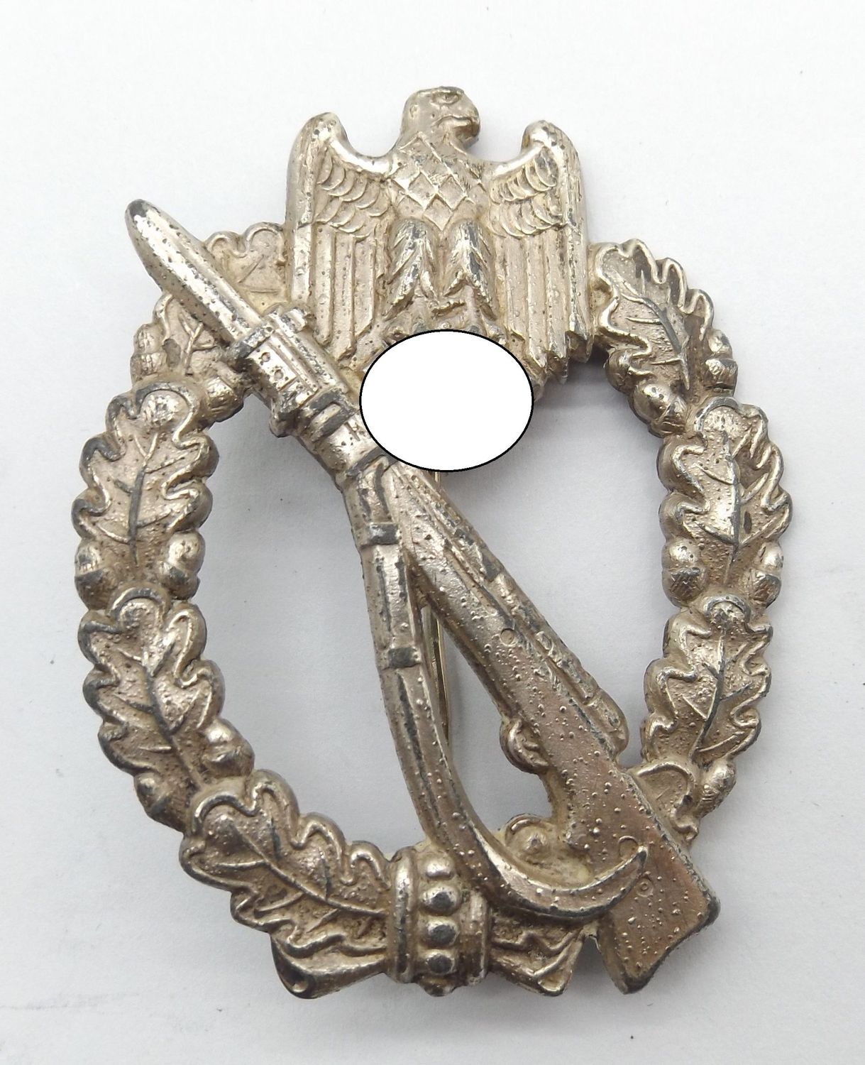 Wehrmacht: Infanteriesturmabzeichen in Silber, Herstellermarkierung JFS für die Firma Josef Feix & Söhne, Gablonz, Nadelhaken mit alter Reparatur. Wehrmacht: Infanteriesturmabzeichen in Silber, Herstellermarkierung JFS für die Firma Josef Feix & Söhne, Gablonz, Nadelhaken mit alter Reparatur.