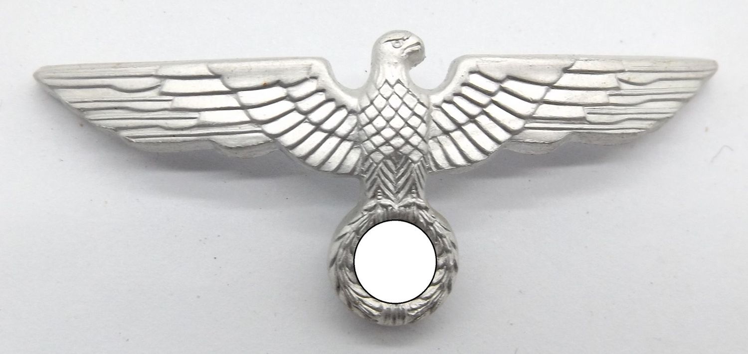 Wehrmacht: Adler für die Schirmmütze, Alu, Hersteller MOS 39, alle 3 Splinte vorhanden.