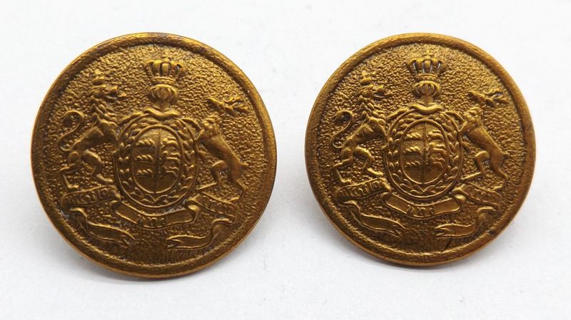 Württemberg: Paar Gefreitenknöpfe, Hersteller F.W. Assmann & Söhne, Lüdenscheid, Durchmesser ca. 25 mm. Württemberg: Paar Gefreitenknöpfe, Hersteller F.W. Assmann & Söhne, Lüdenscheid, Durchmesser ca. 25 mm.