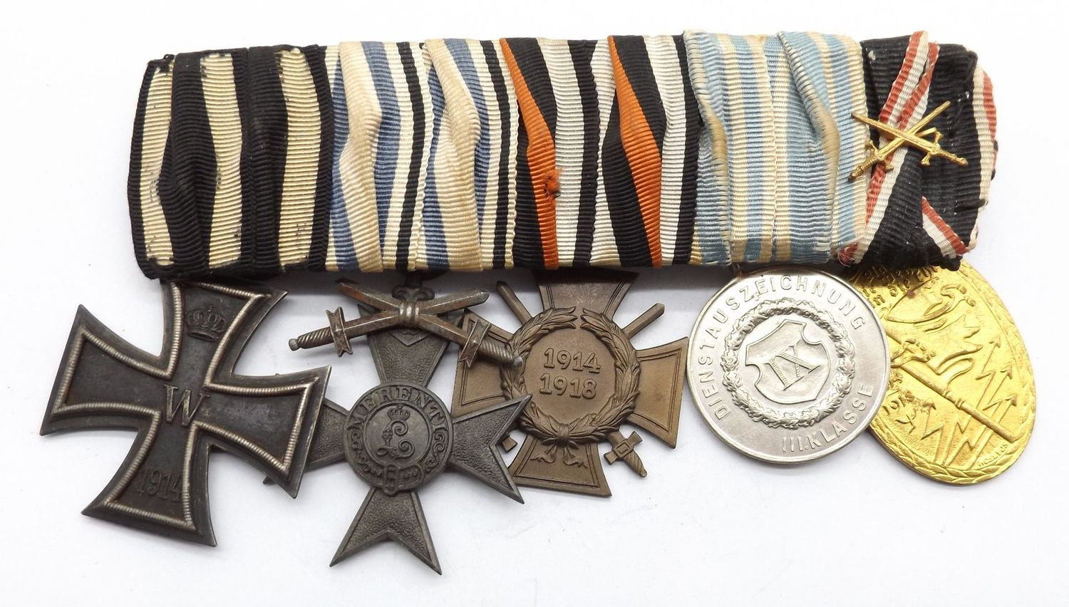 Bayern: 5-er Ordensschnalle. EK2 1914, MVK 3. Klasse, FEK, Dienstauszeichnung 3. Klasse, Kyffhäuser Denkmünze. Bayern: 5-er Ordensschnalle. EK2 1914, MVK 3. Klasse, FEK, Dienstauszeichnung 3. Klasse, Kyffhäuser Denkmünze.